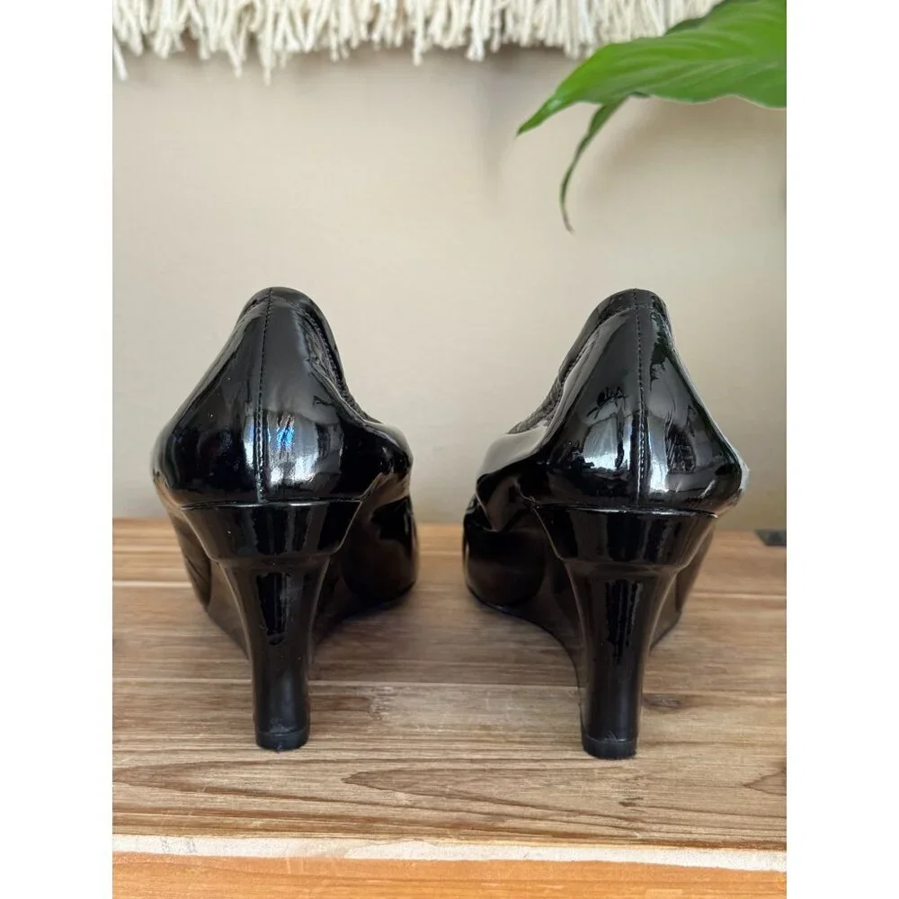 Vera Wang Lavender Ella Black Patent Leather Ballet Toe Wedge Heel Pumps Size 8